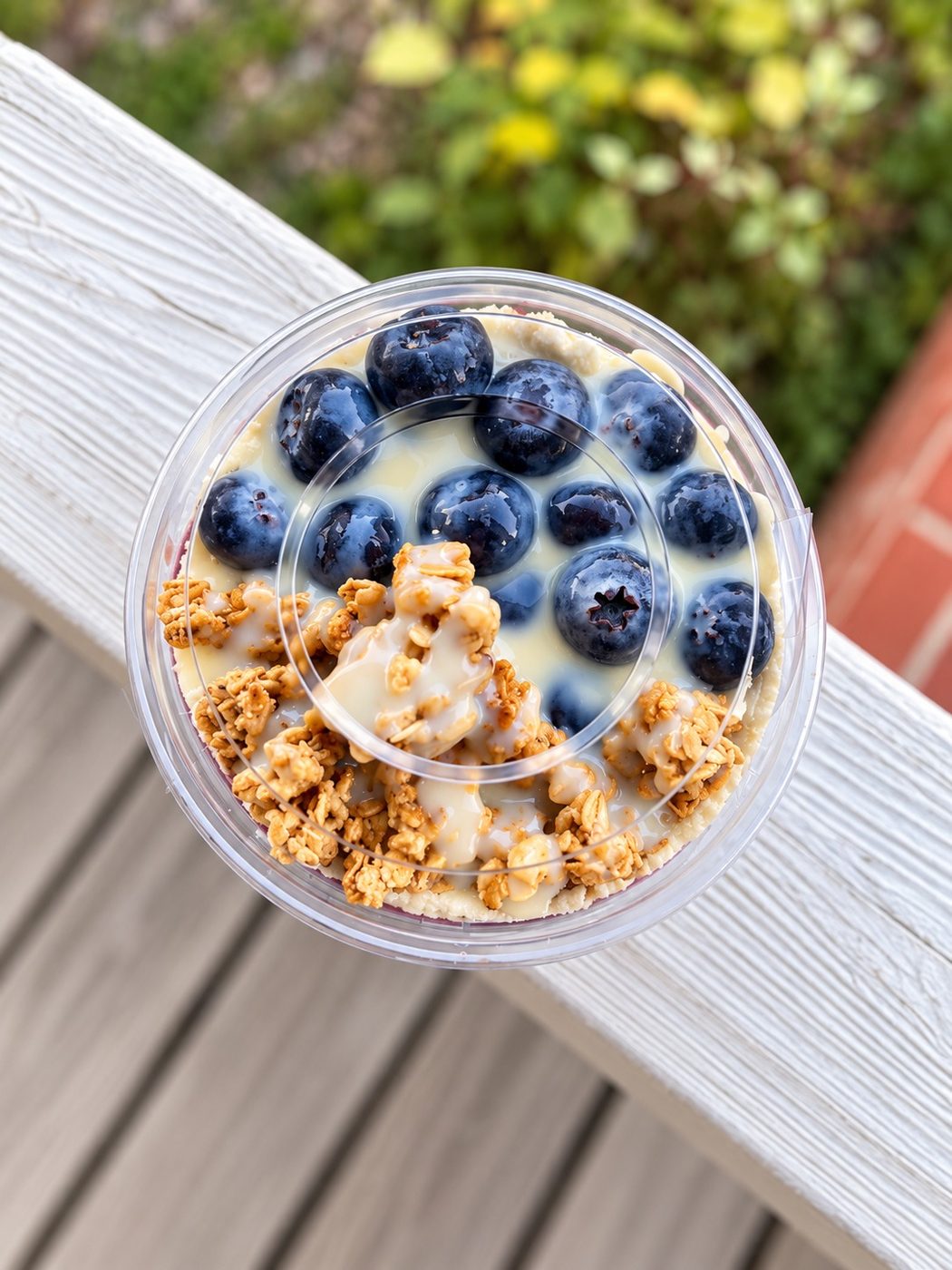 Açaí cup with banana, strawberry and blueberries